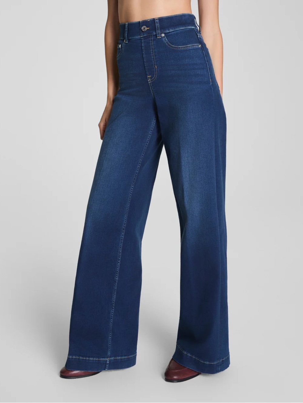 SPANXshape® EveryWear
Pull-On Wide Leg Jeans large petite